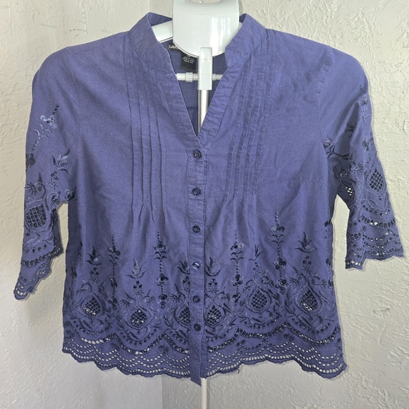 Lauren Michelle Petite Blue Eyelet Lace Embroidered Blouse V Neck Small - Picture 1 of 8
